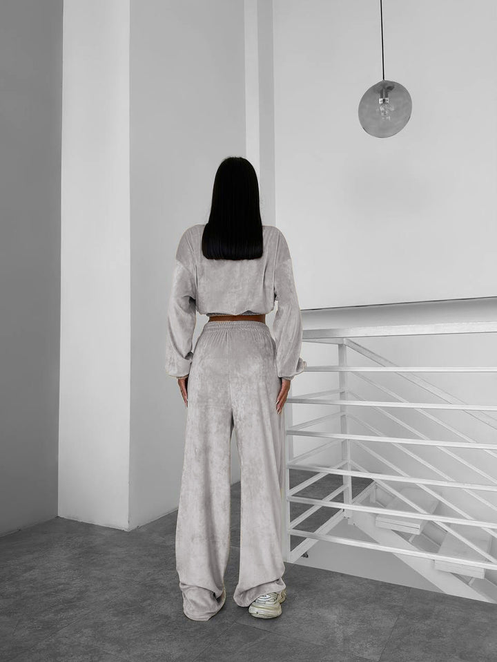 Comfortable polar set for women with a loose fit and an elastic waist Lune London