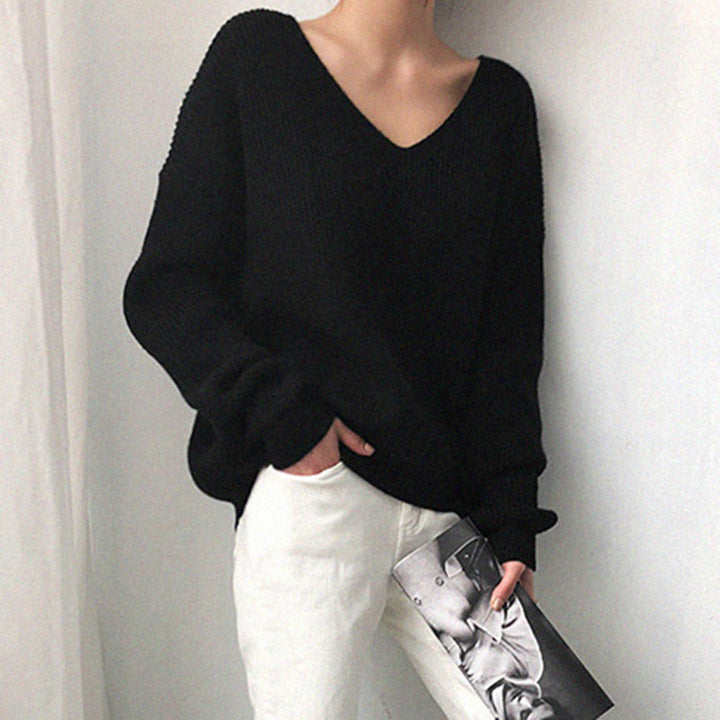 Knit sweater for women with V-neck and casual fit Chic und Stil