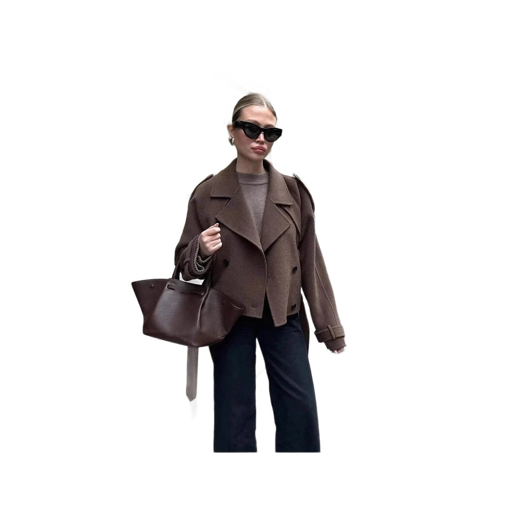 Elegant and versatile wool coat for women with double-breasted buttons and wide collar Lune London