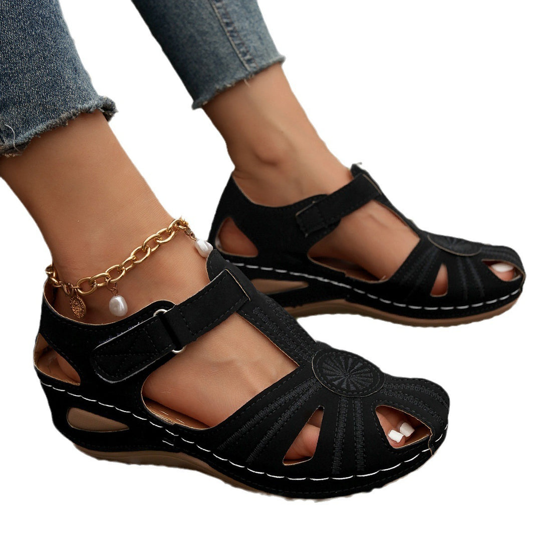 Comfort sandals for women with adjustable straps and an ergonomic sole Lune London