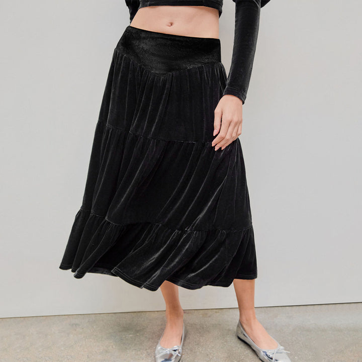 Elegant set for women consisting of a ruffle shirt and a flowy maxi skirt Chic & Stil