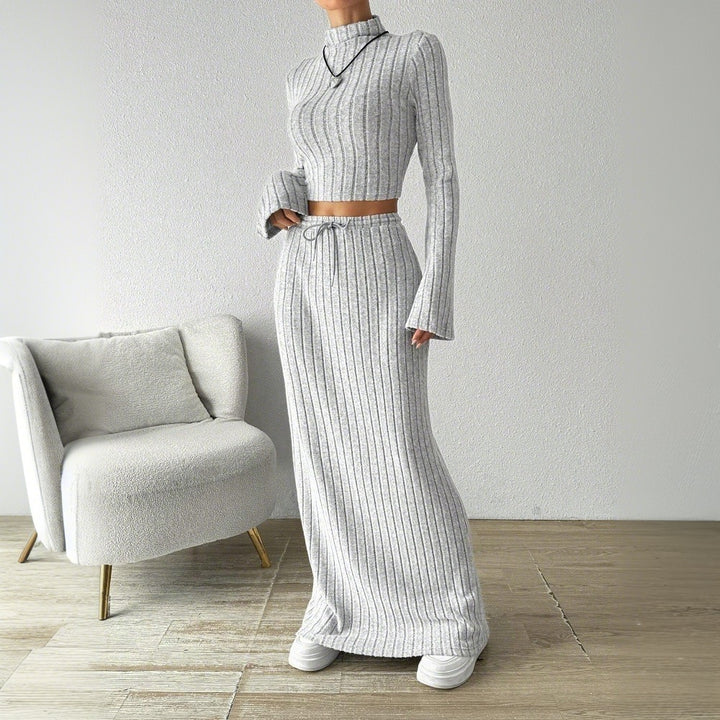 Ensemble crop top à manches longues pour femmes et jupe maxi avec texture côtelée élégante Chic & Stil