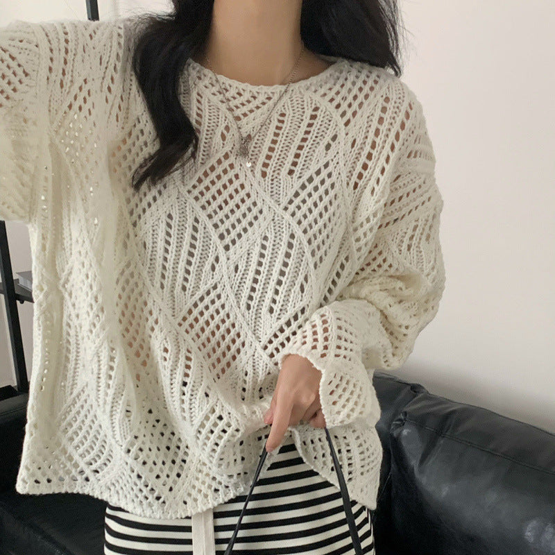 Chunky knit pullover for women with an innovative hole pattern and a relaxed fit Lune London