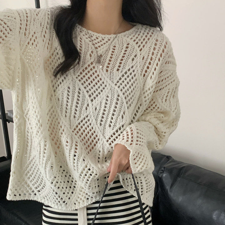 Chunky knit pullover for women with an innovative hole pattern and a relaxed fit Lune London