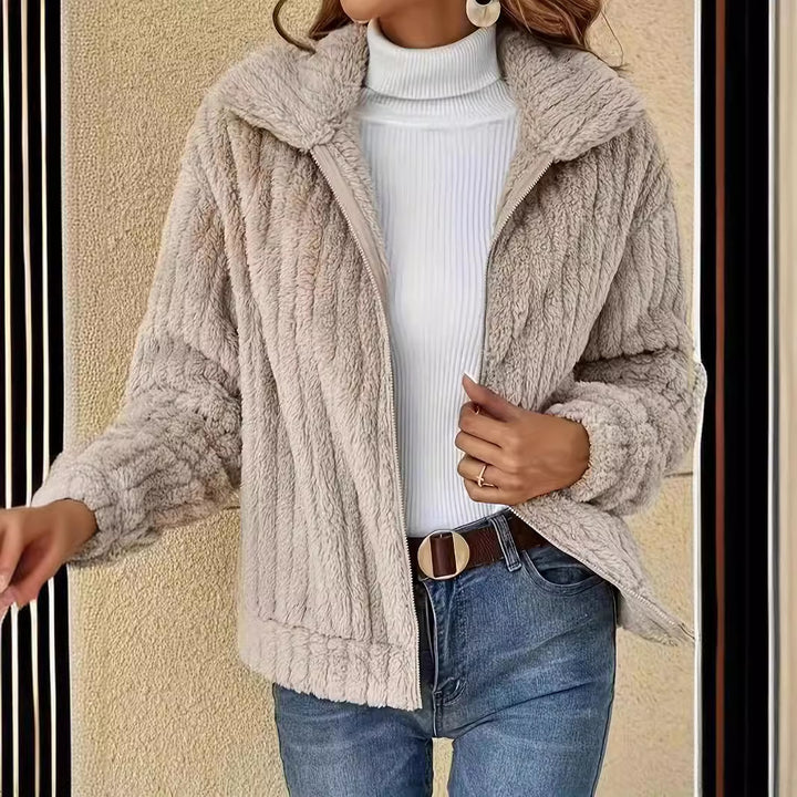 Cozy fleece jacket for women with modern structured design Lune London