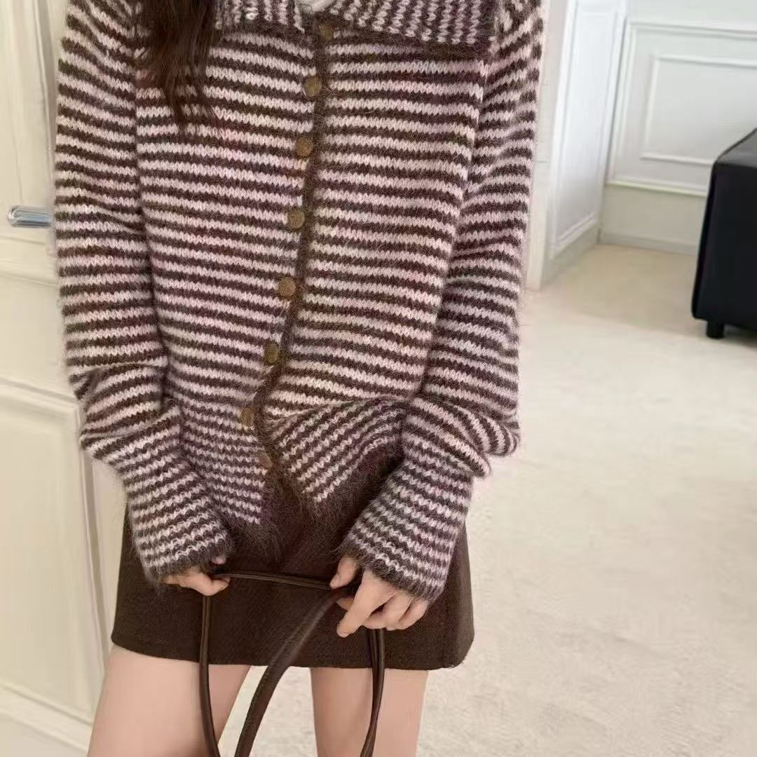 Cardigan pour femmes avec grand col et boutons Chic & Stil