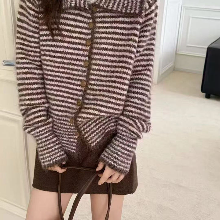 Cardigan pour femmes avec grand col et boutons Chic & Stil