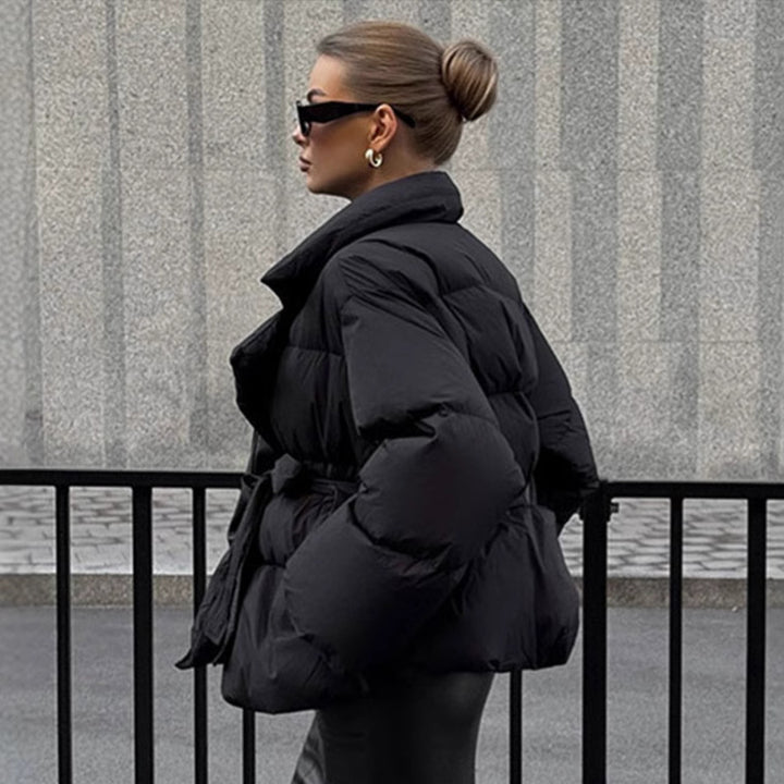 Veste matelassée moderne pour femmes avec ceinture à la taille Chic & Stil