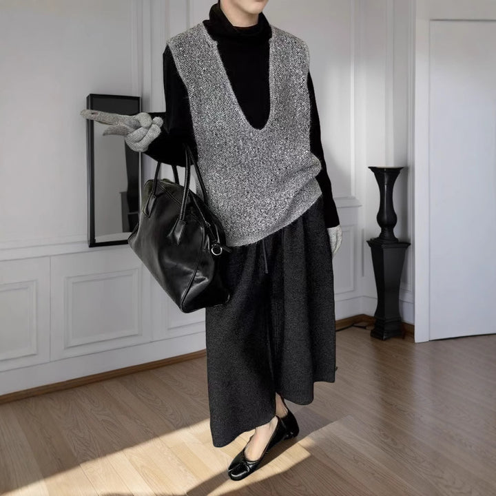 Gilet tricoté à la mode pour femmes avec décolleté en V profond et coupe créative Chic & Stil