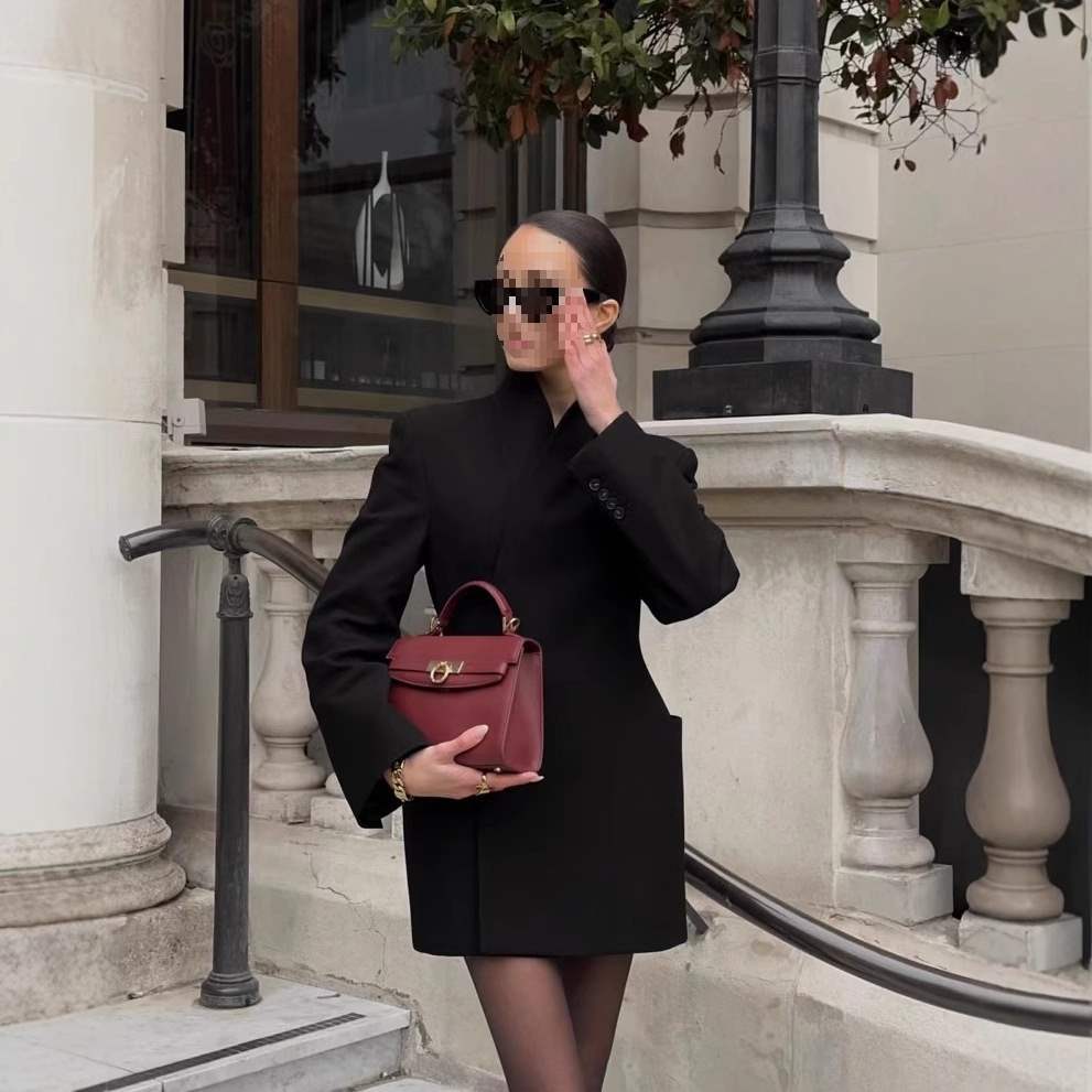 Ladies elegant blazer with waist belt and practical pockets Lune London
