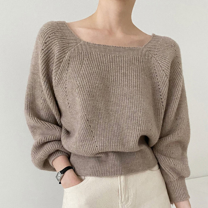 Casual knit sweater for women with a loose fit and a round neck Lune London