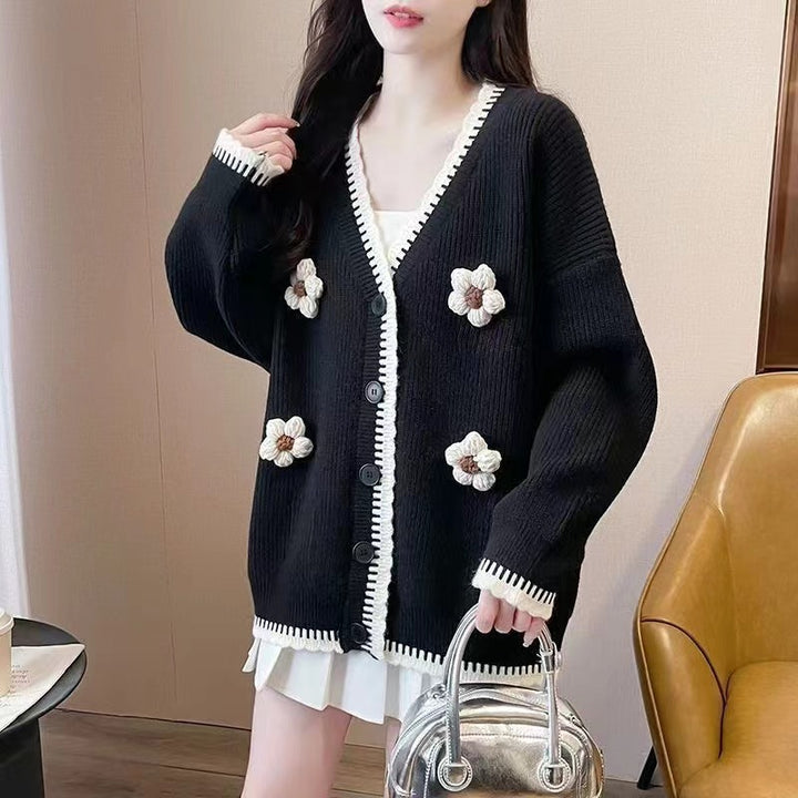 Elegant women's cardigan in knitted fabric with floral appliqués Lune London