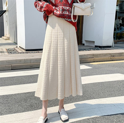 Maxi pleated long skirt for ladies with elastic waistband and flowy cut Lune London