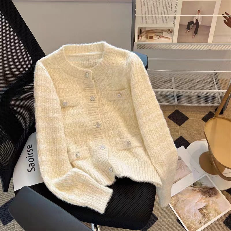 Lady cardigan with pockets and decorative buttons Lune London