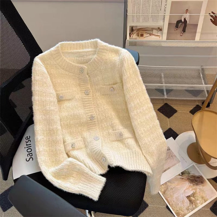 Lady cardigan with pockets and decorative buttons Lune London