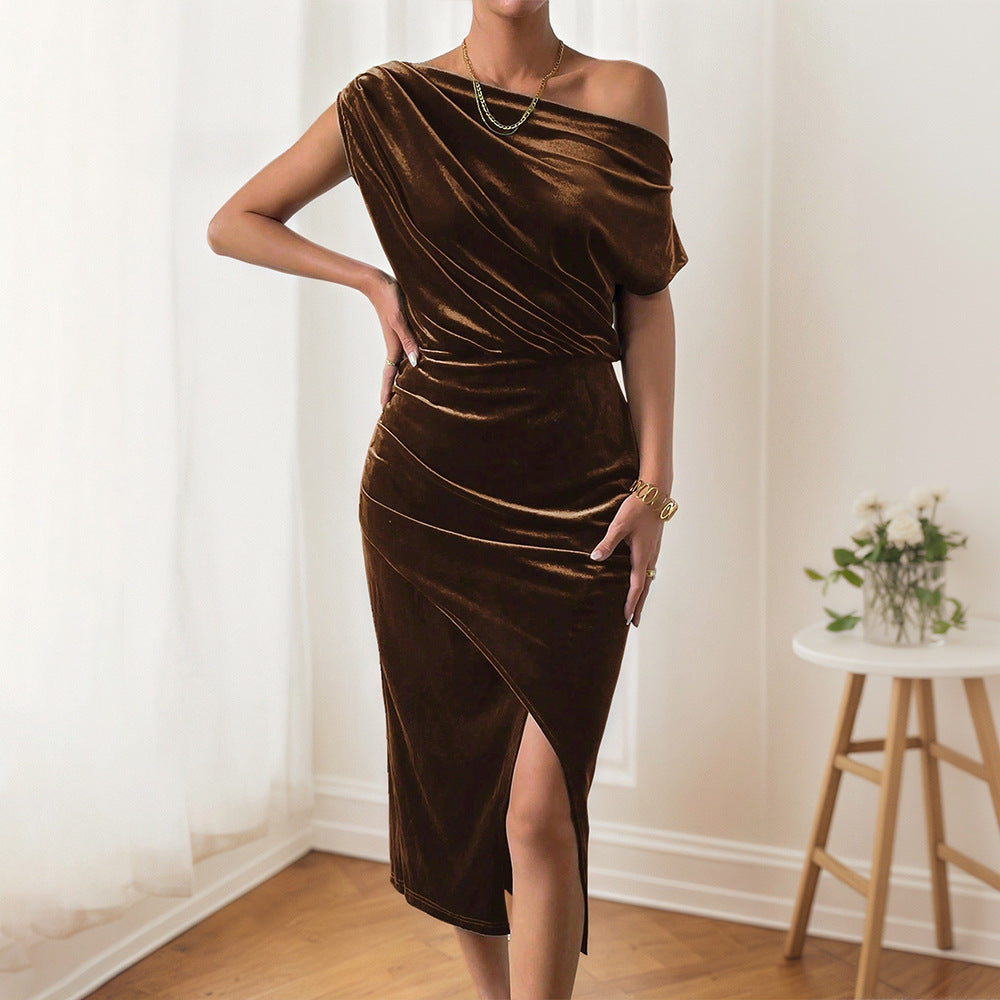 Elegant Maxi Dress for Women with Bardot Design and Luxurious Velvet Chic & Stil