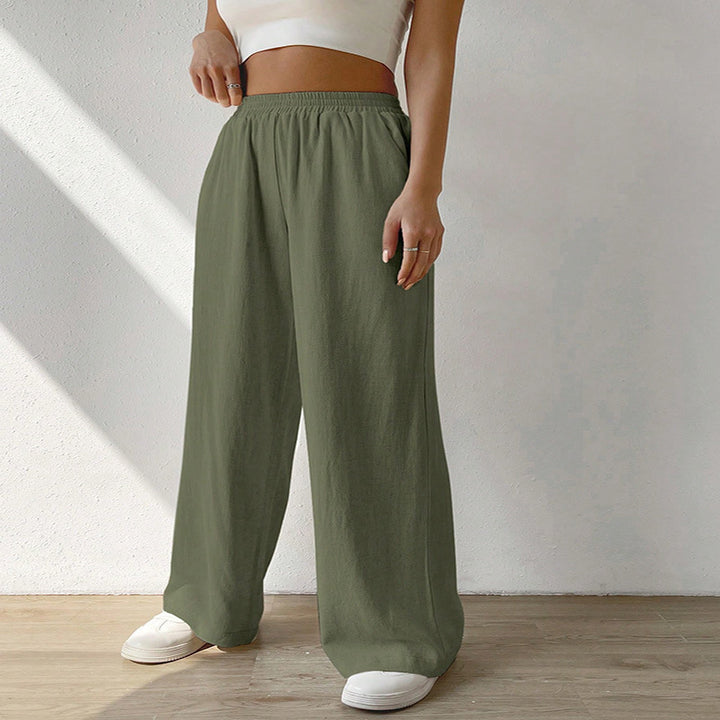 Loose leisure pants for women with elastic waistband and practical side pockets Lune London