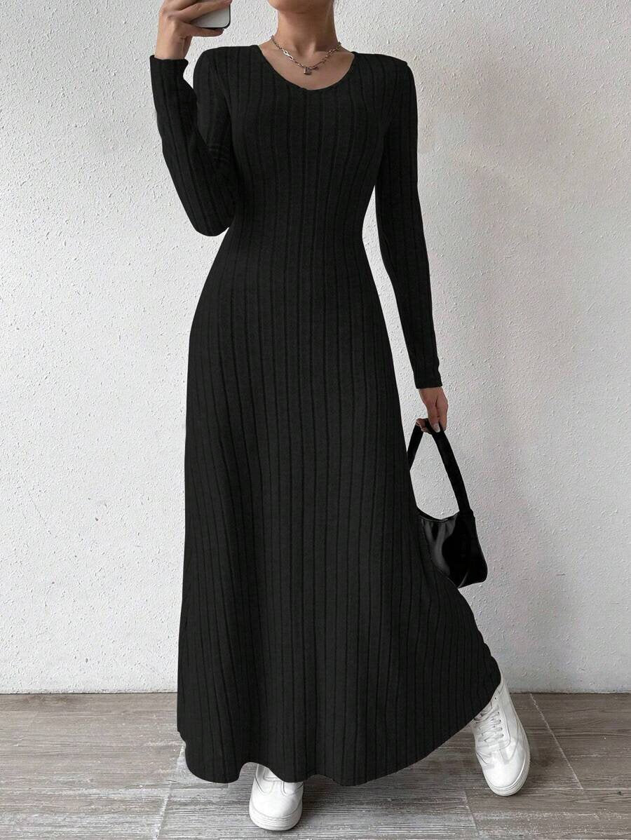 Maxi dress with long sleeves for women with ribbed texture and V-neck Lune London