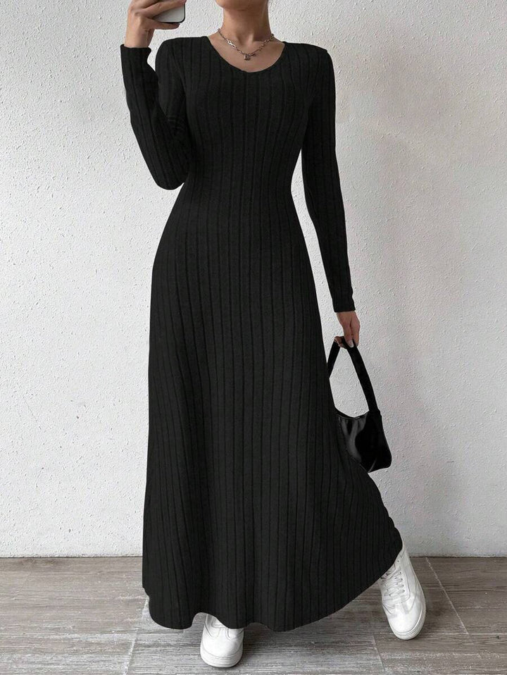Maxi dress with long sleeves for women with ribbed texture and V-neck Lune London