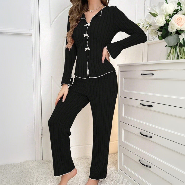 Ensemble de pyjama pour femmes avec coupe élégante et finitions délicates Chic & Stil