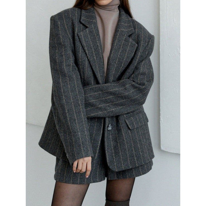 Oversized blazer for women with fine stripes and a detailed finish Lune London