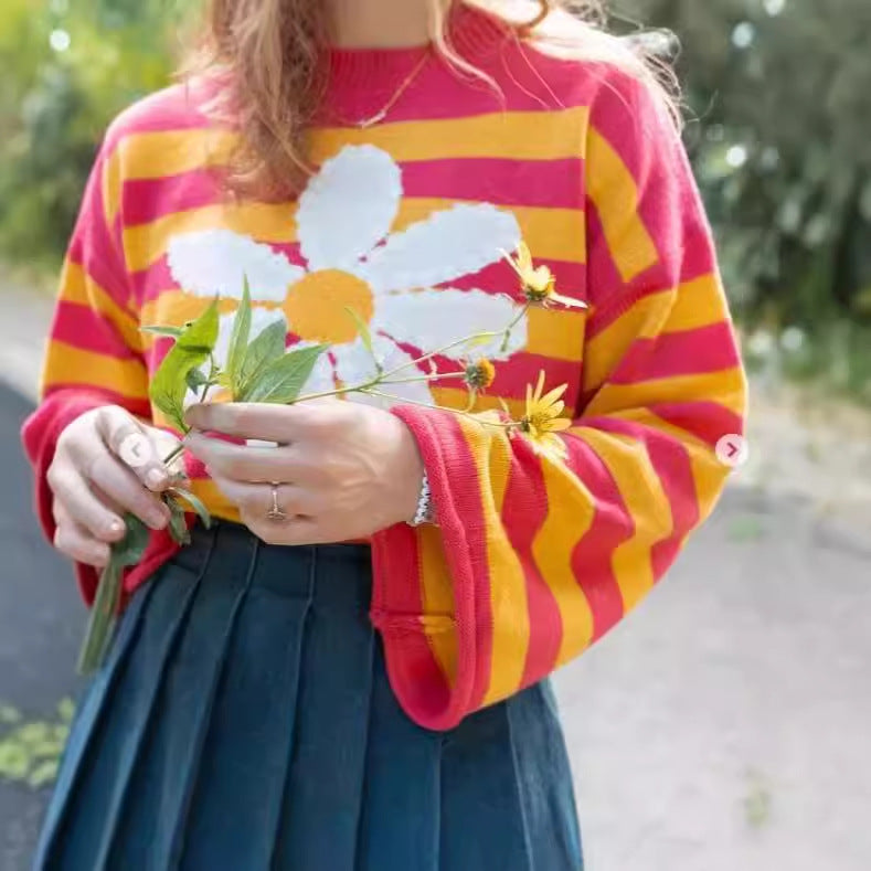 Casual cropped sweater for women with floral pattern Lune London