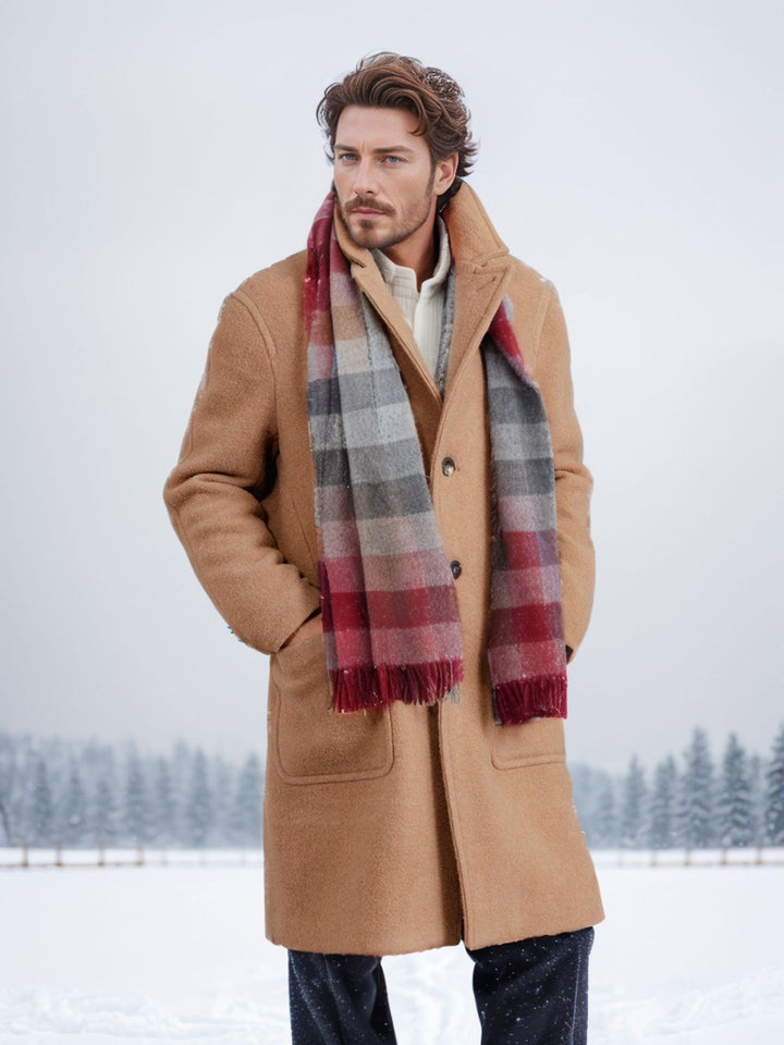 Elegant wool coat for men with double-breasted buttons and practical piped pockets Lune London