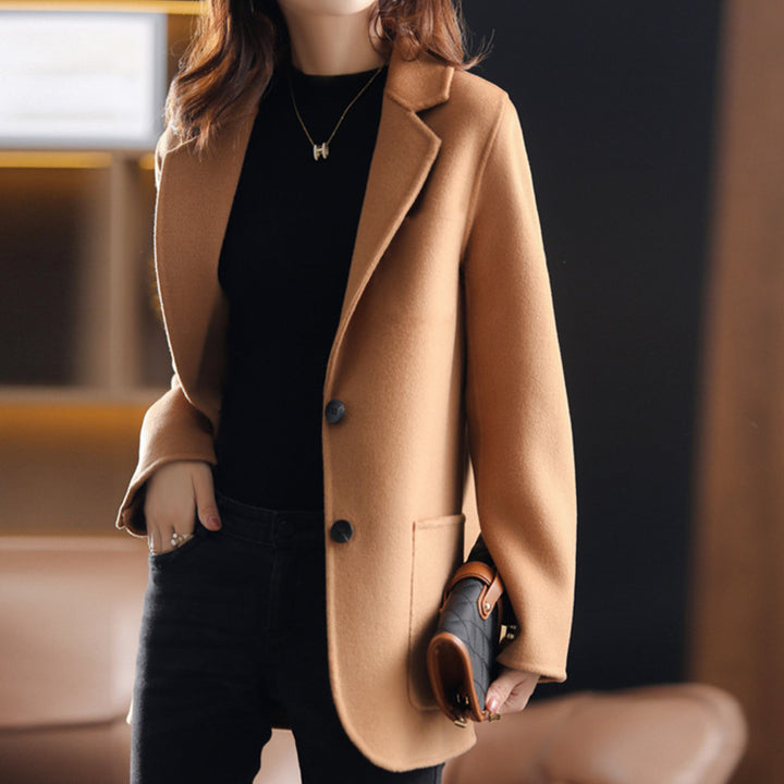 Ladies elegant wool blazer with practical pockets Lune London