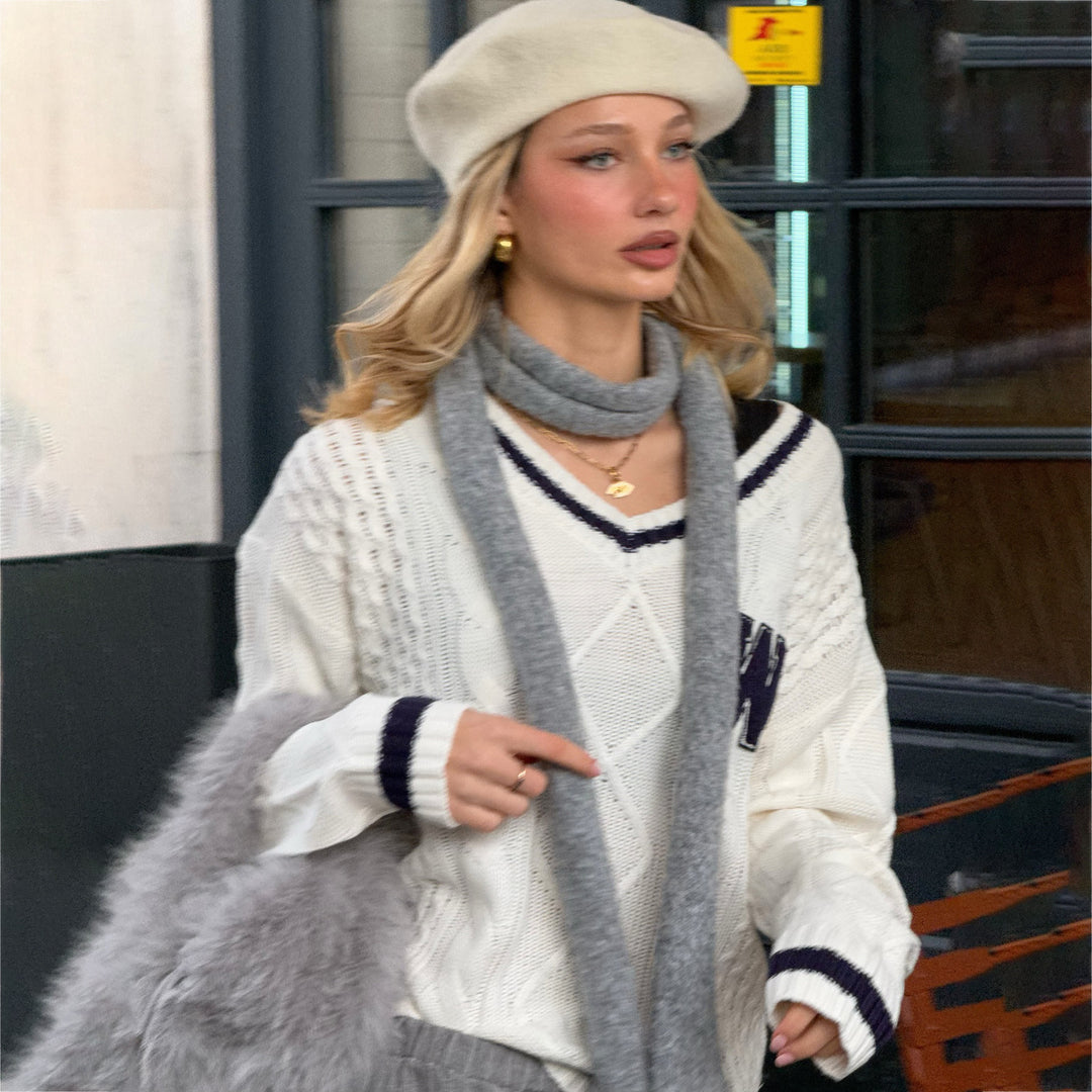 Women's sweater with structure and V-neck Lune London