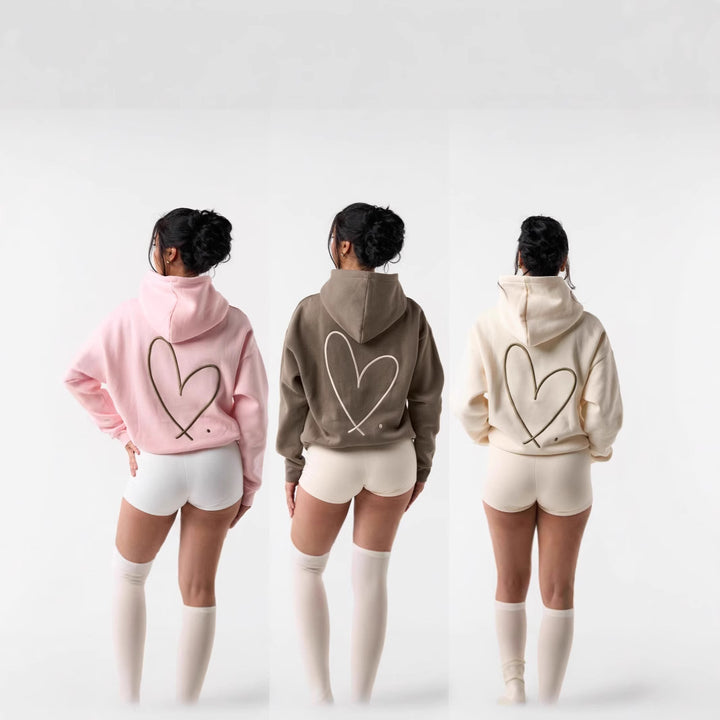 Women's hoodie sweatshirt with large heart design and comfortable short shorts Chic & Stil