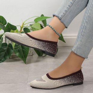 Ladies Elegant and comfortable ballet flats with a trendy top Lune London