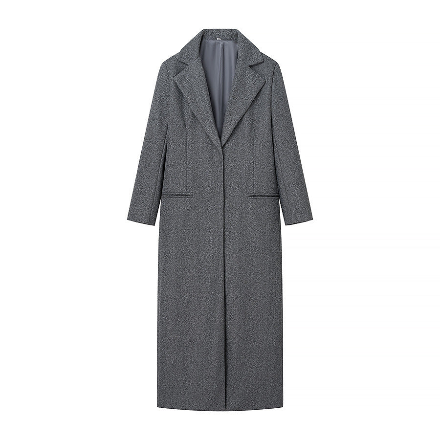 Elegant winter coat for women with high collar and practical pockets Lune London