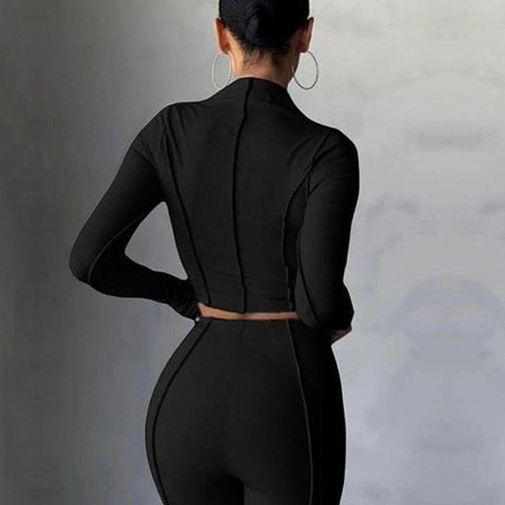 Ensemble sportif pour femmes avec une coupe flatteuse et des manches longues Chic & Stil