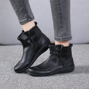 Trendy winter boots for women with practical lacing and a non-slip sole Lune London