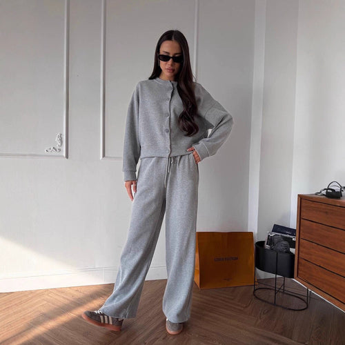 Comfortable lounge set for women with button details and elastic cuffs Lune London