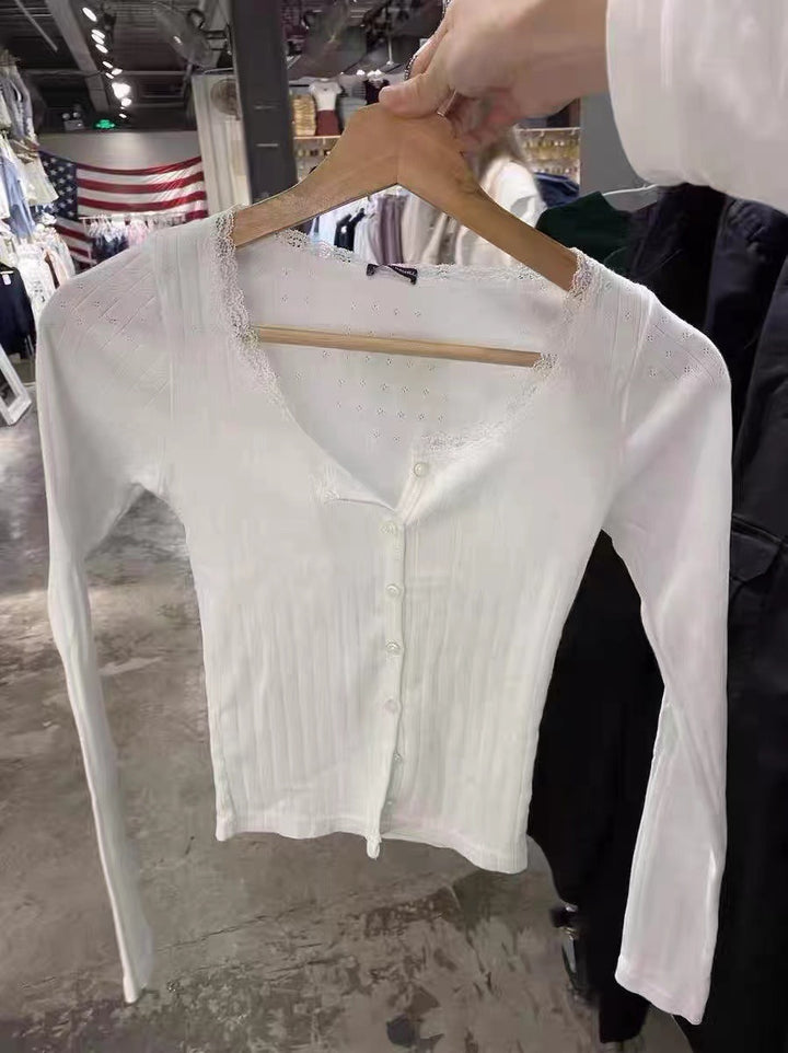 Chemisier féminin à manches longues fines avec délicate embellissement en dentelle Chic & Stil