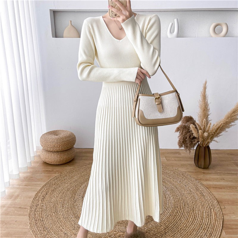 Robe maxi femme avec texture côtelée et élégant col V Chic & Stil