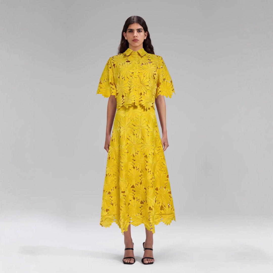 Robe florale pour femmes avec col montant et manches volumineuses Chic & Stil