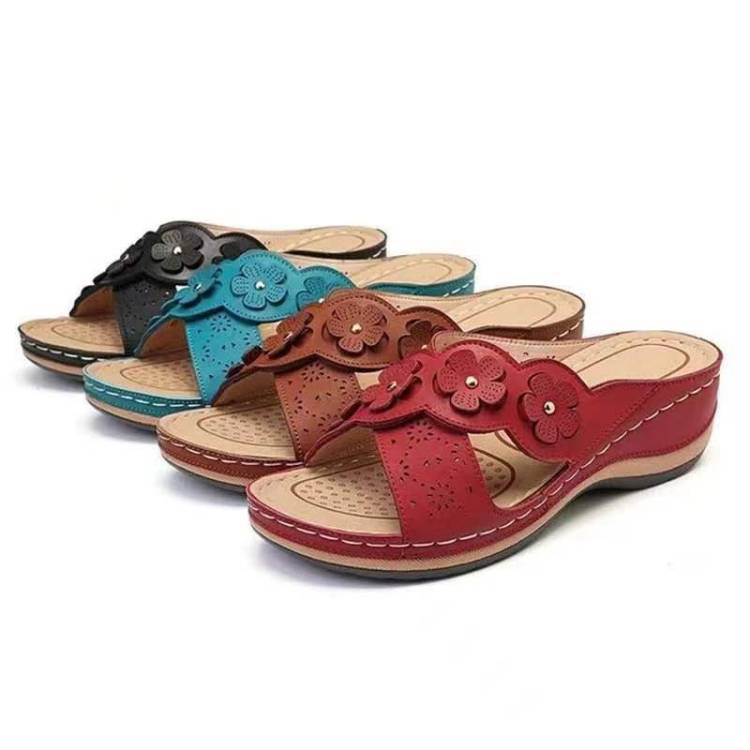 Comfortable sandals for women with trendy floral appliqués Lune London
