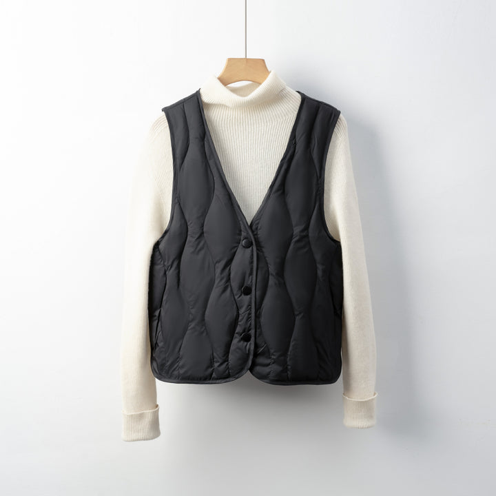 Quilted jacket for women with practical pockets and modern cut Lune London
