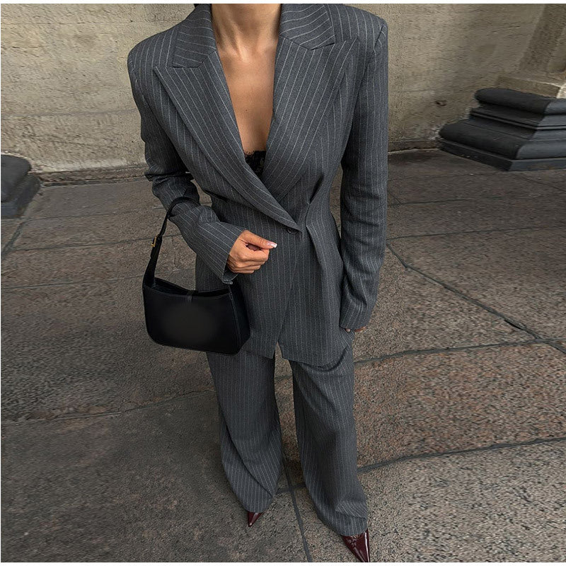 Elegant two-piece suit set for women with double button closure and wide leg Lune London