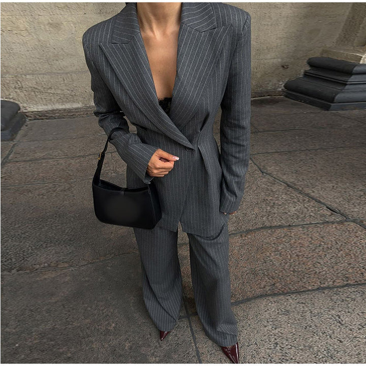 Elegant two-piece suit set for women with double button closure and wide leg Lune London