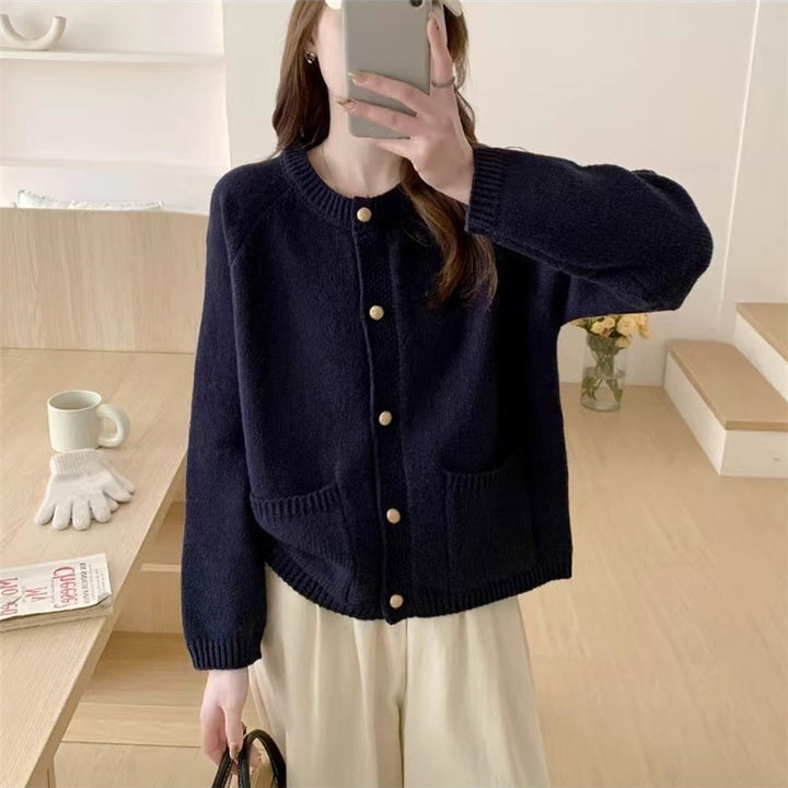 Cardigan pour femmes avec une texture tricot de haute qualité et des poches pratiques Chic & Stil