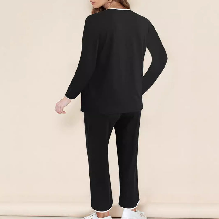 Women’s lounge set with elegant V-neck and contrasting details Lune London