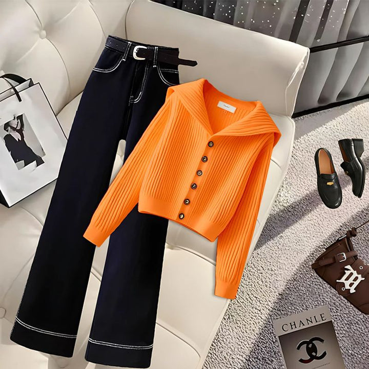 Pull en maille à la mode pour femmes avec grands revers et détails de boutons Chic & Stil