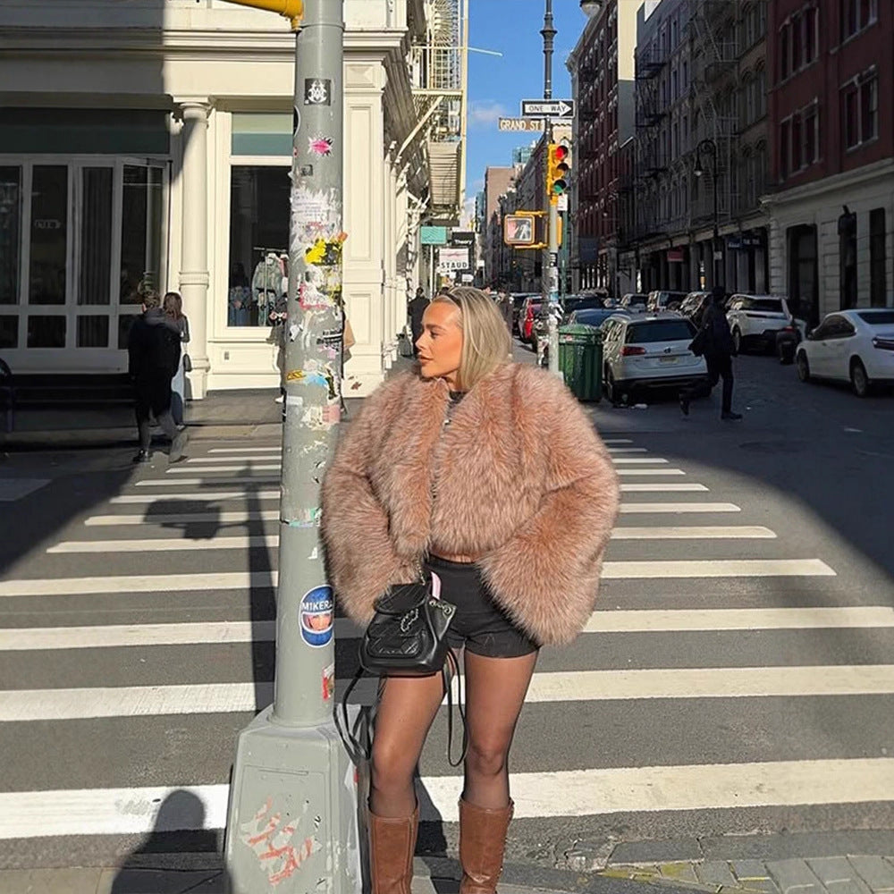 Faux fur jacket for women with voluminous sleeves and a modern cut Lune London