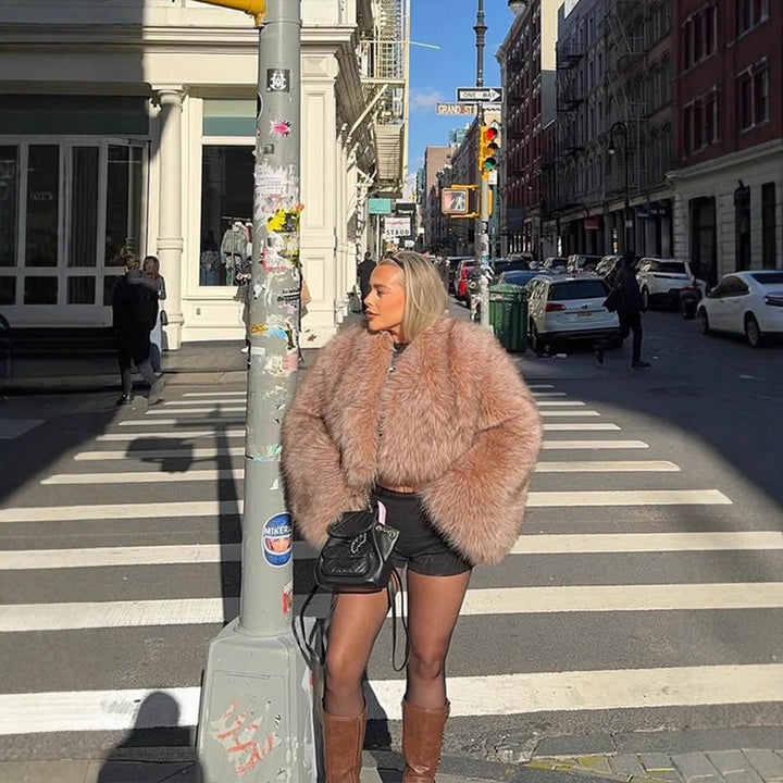 Faux fur jacket for women with voluminous sleeves and a modern cut Lune London
