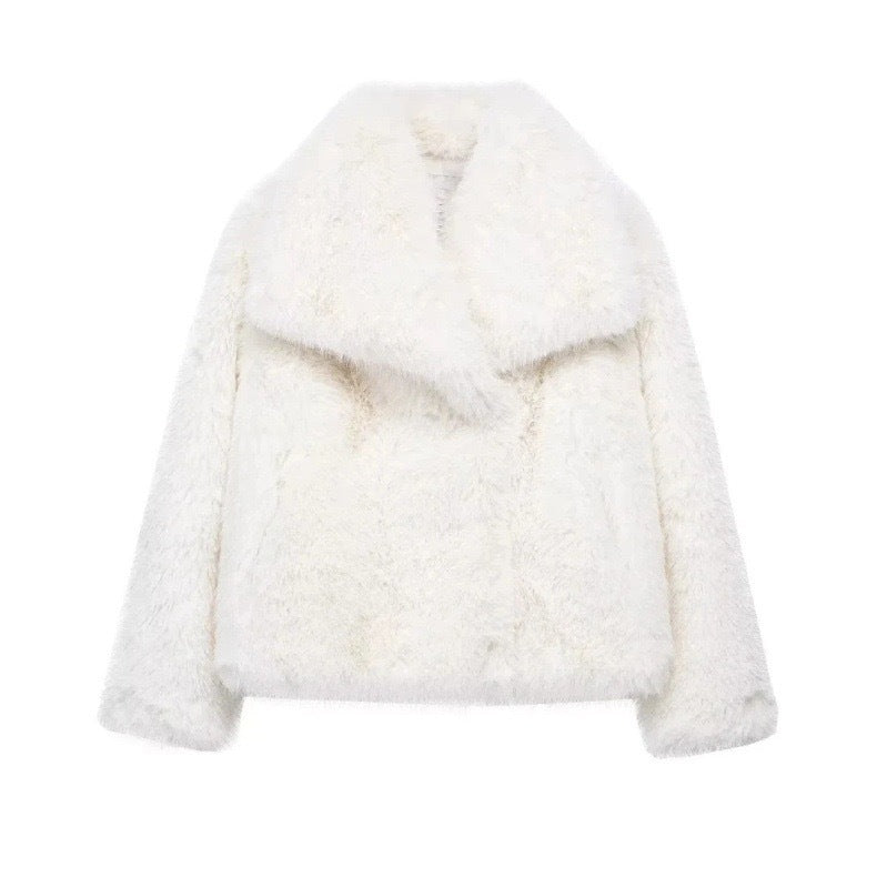 Luxurious faux fur coat for women Lune London