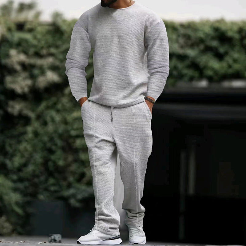 Comfortable knitted suit for men with breathable material and casual chic design