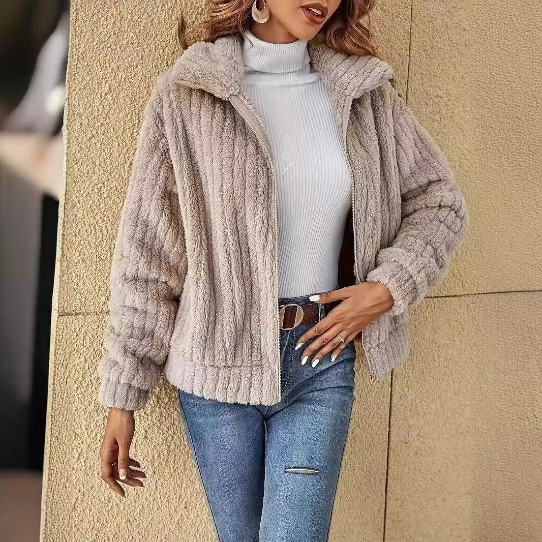 Cozy fleece jacket for women with modern structured design Lune London